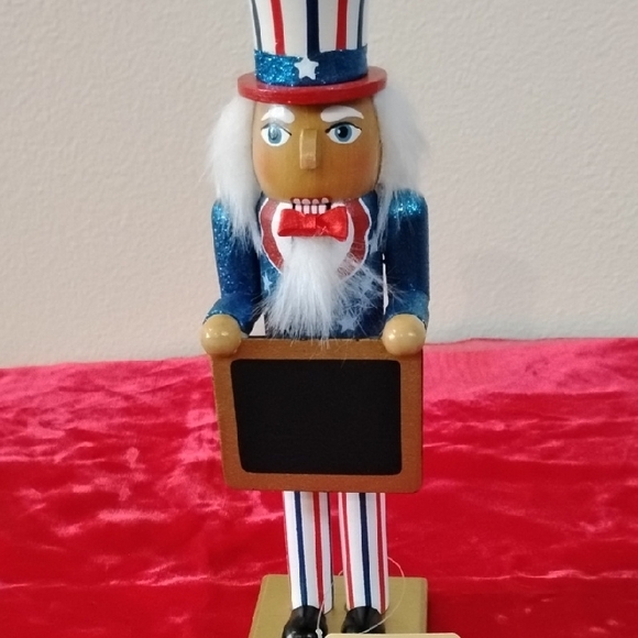D- NWT World Market Americana Nutcracker with Chalkboard - Picture 2 of 11